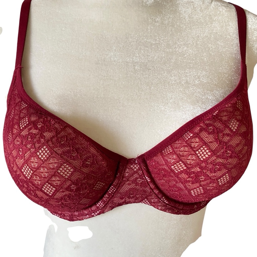 Victoria’s Secret Lace Underwire Bra – 36C